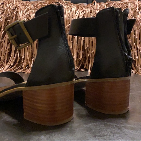 Steve Madden Sandals (Black) - Picture 6 of 7